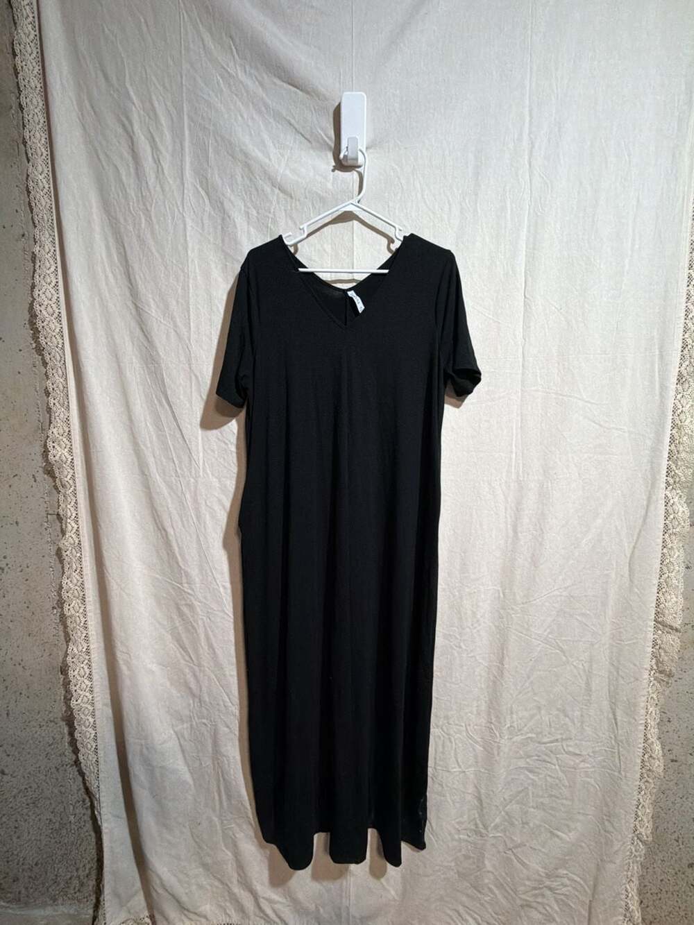 Zenana Plus Size Short Sleeve V-Neck Maxi Dress with Pockets, Black, 1X